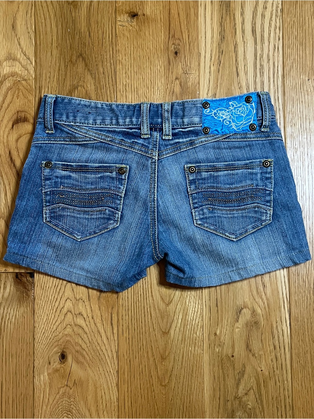 Bongo Low Rise Women's Denim Shorts with Studded Pocket Accents. Size 1.